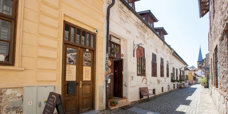 Príjemný interiér podniku Ponq vytvára ideálne prostredie na oddych pri dobrom jedle.