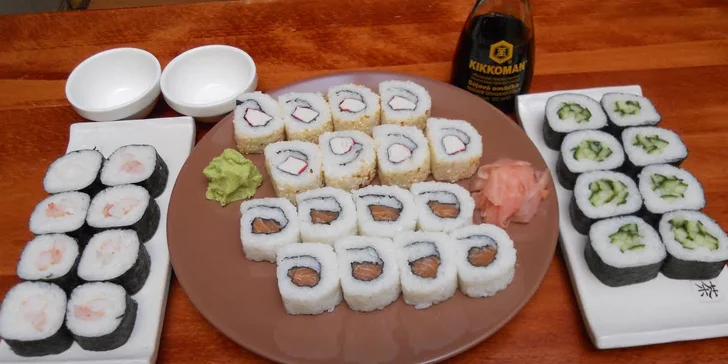 Čerstvé sushi na doma i do práce: losos, kreveta a další lahůdky ve 32 kouscích