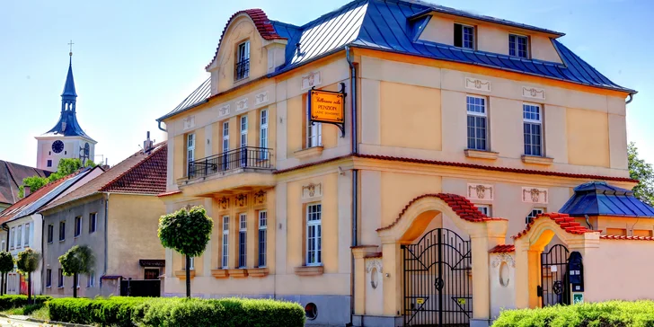 Klíče si vyzvednete po předchozí domluvě, nejčastěji na recepci Penzionu Tillerova vila.