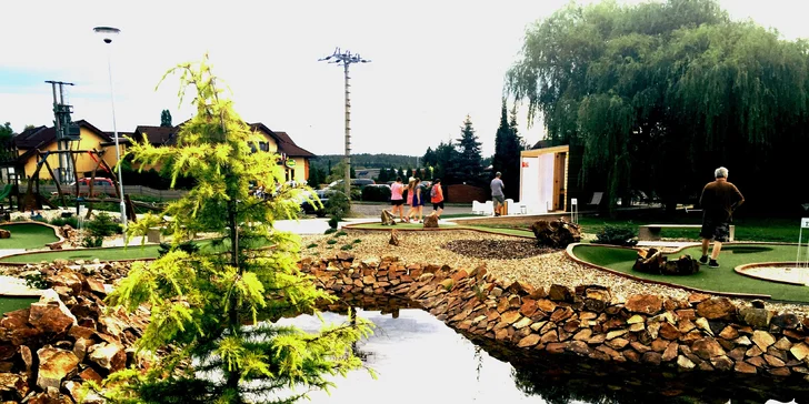 Adventure golf u Milína: 90 minut oddechové zábavy na profesionálním hřišti