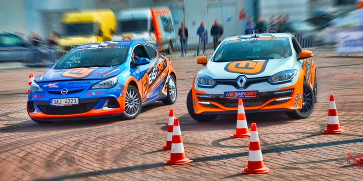 Revoluční škola smyku: Výklad teorie a jízda ve voze s technologií EasyDrift