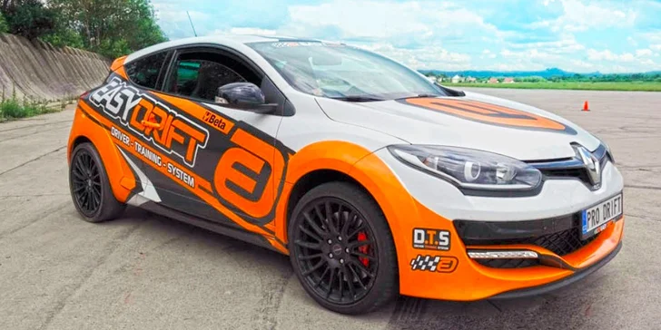 30 minut řidičem driftovací káry včetně paliva