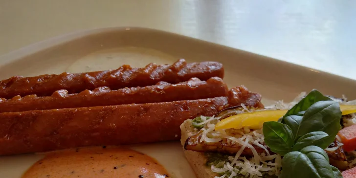 Vegetariánské grilované párečky se zapečenou bagetkou pro 1 nebo 2 osoby