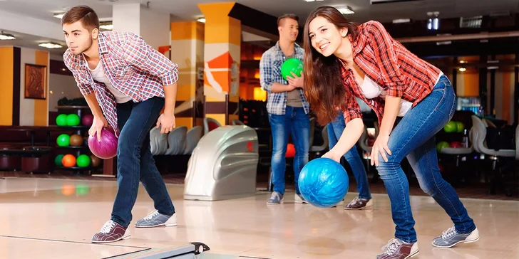 Jídlo a zábava až pro 8 kamarádů: 500 g hovězího tataráku a 2 hodiny bowlingu