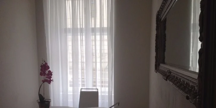 Aplikace gel laku se zdobením nehtů efekt rozbitého skla