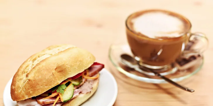Vietnamská bagetka a voňavá káva v Tonkin Café pro 1 nebo 2 osoby