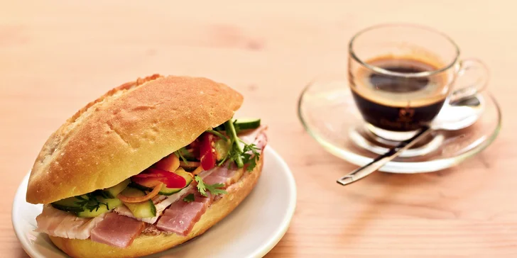 Vietnamská bagetka a voňavá káva v Tonkin Café pro 1 nebo 2 osoby