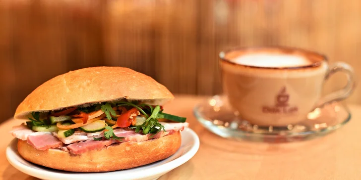 Vietnamská bagetka a voňavá káva v Tonkin Café pro 1 nebo 2 osoby