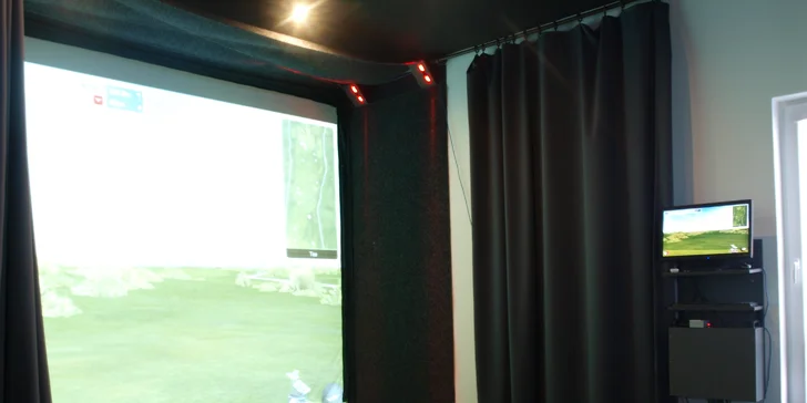 60 minut indoor golfu na profesionálním full swing simulátoru až pro 4 osoby