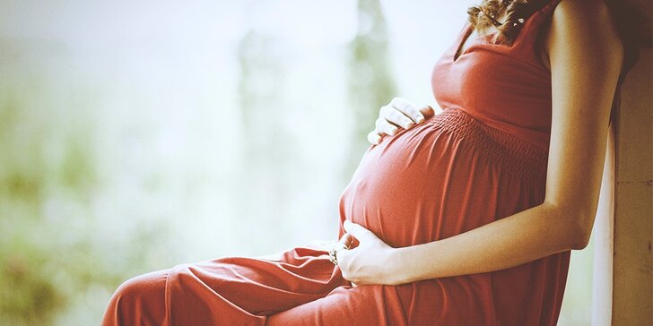 Uvolnění pro nastávající maminky: Jemná těhotenská masáž zad