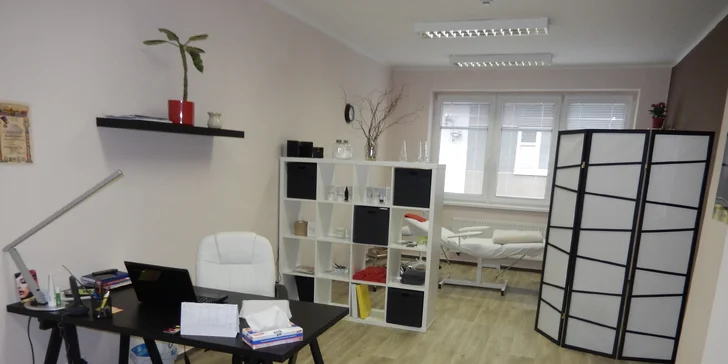 Prodloužení řas metodou řasa na řasu v salonu Grace