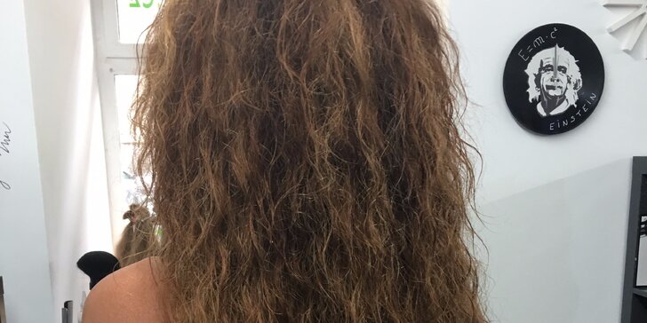 Prodloužení a zahuštění vlasů přírodními vlasy o délce 1–30 cm