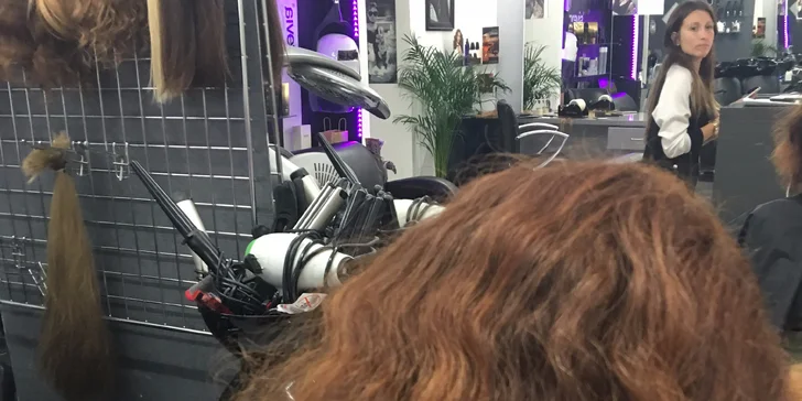 Prodloužení a zahuštění vlasů přírodními vlasy o délce 1–30 cm