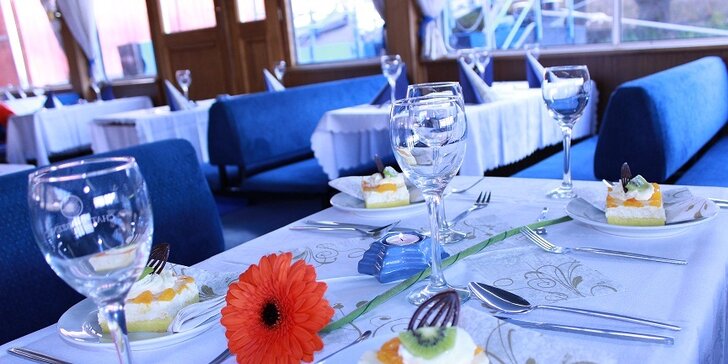 Romantická plavba do Drážďan s vínem, jídlem a živou hudbou