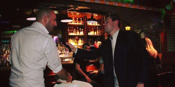 Gentlemanská péče v Mido Barbershopu - holení, střih, kosmetika i masáž