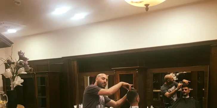 Gentlemanská péče v Mido Barbershopu - holení, střih, kosmetika i masáž