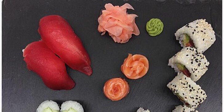 Hodování v japonském stylu: Bohatý sushi set pro více osob