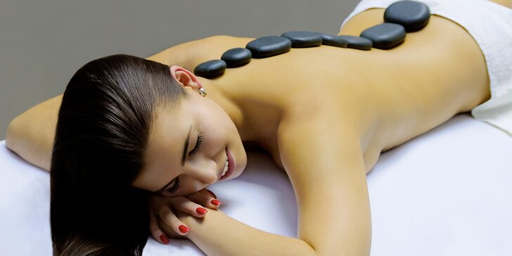 40minutová relaxační masáž zad a šíje lávovými kameny