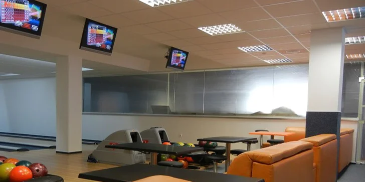Zábava pro partu či rodinu: 60 minut bowlingu až pro 6 osob