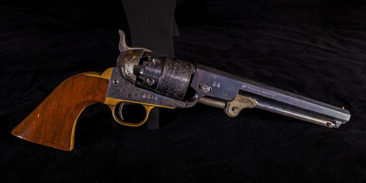 Střelba ze čtyř historických zbraní včetně 150 let starého originálu