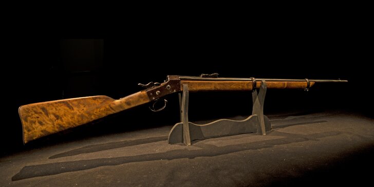 Střelba ze čtyř historických zbraní včetně 150 let starého originálu