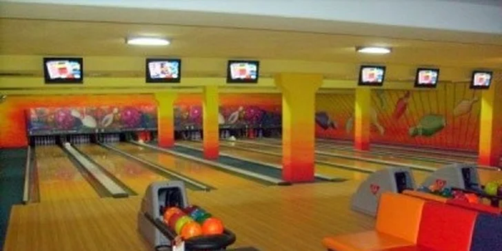 Dva obří hovězí burgery a hranolky s tatarkou