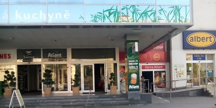 Ošetření diamantovou mikrodermabrazí pro svěží vzhled pleti vč. masáže a séra