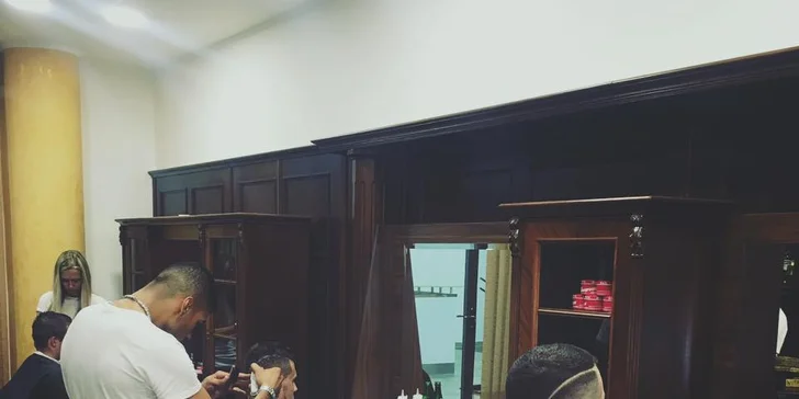 Gentlemanská péče v Mido Barbershopu - holení, střih, kosmetika i masáž