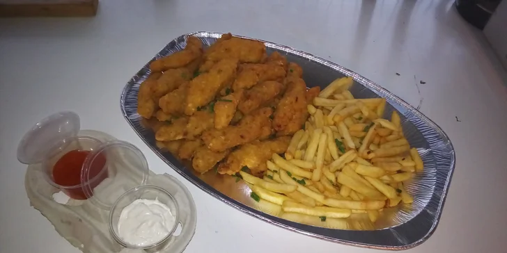 Kuřecí hostina a hranolky až pro 6 osob s rozvozem po celé Praze