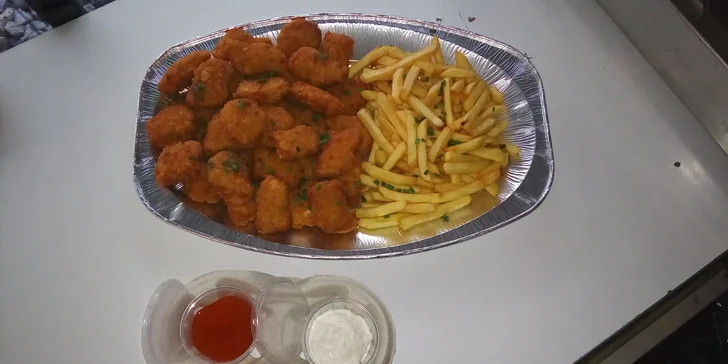 Kuřecí hostina a hranolky až pro 6 osob s rozvozem po celé Praze