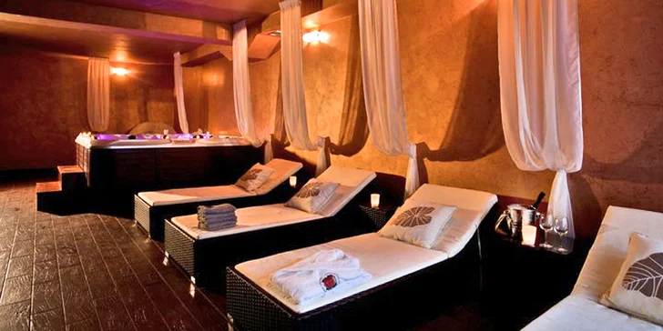2 hodiny relaxace v privátní vířivce pro 2–4 osoby, třeba i se saunou či masáží