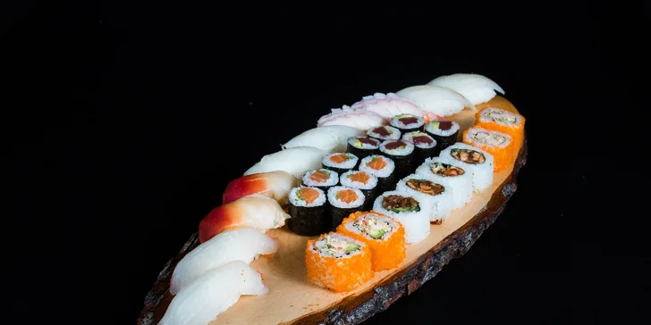 Degustační japonské menu pro 2 osoby: polévka, tempura z krevet, 30 ks sushi