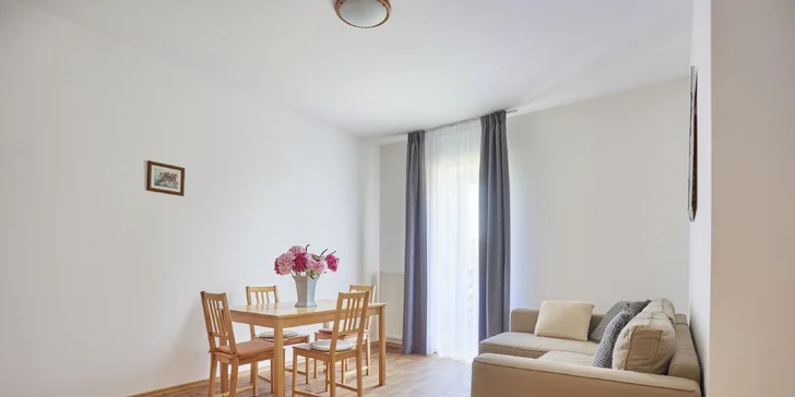 Ve vybavení nechybí televize a Wi‑Fi připojení a koupelna se sprchou a toaletou.
