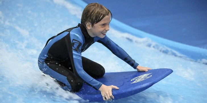 30 minut bodyboardingu na simulátoru pro 2 osoby: vybavení i videozáznam