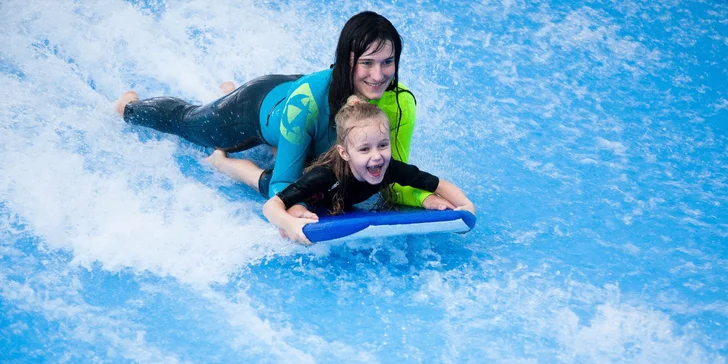 30 minut bodyboardingu na simulátoru pro 2 osoby: vybavení i videozáznam
