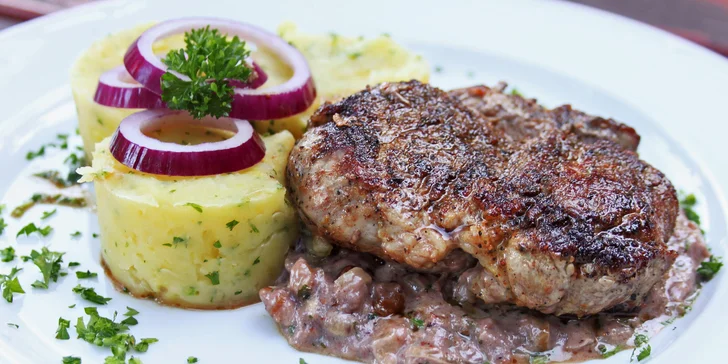 Královská večeře pro dva: Hovězí vývar a steak z panenky s vínem či bez
