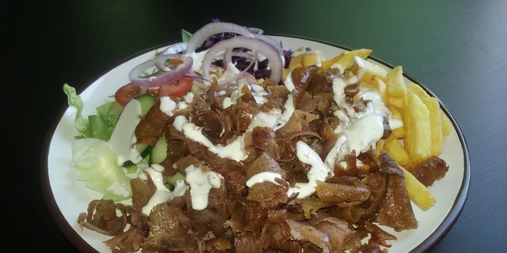 Kebab talíř s hranolky a nápojem dle výběru