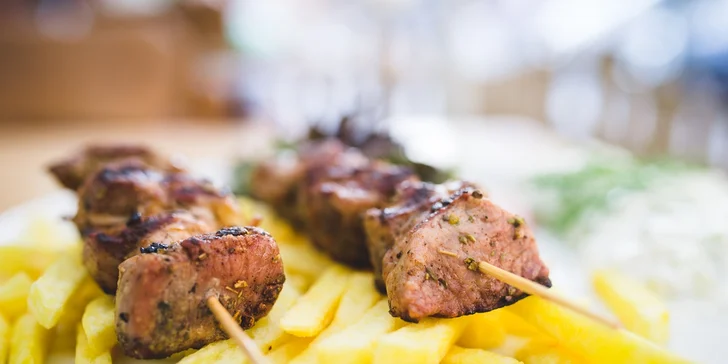 Ochutnejte symboly Řecka: Souvlaki a tradiční anýzový likér Ouzo
