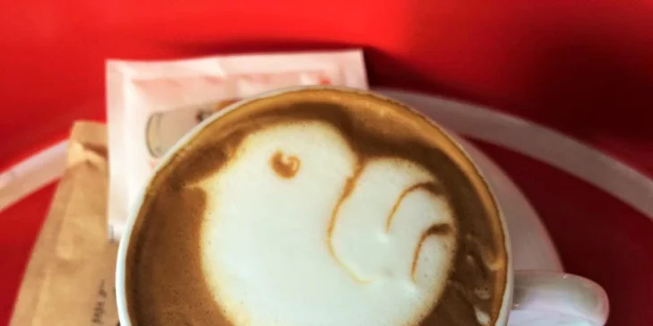 Káva nebo limonáda s dezertem či pohárem v kavárně Lucafféteria