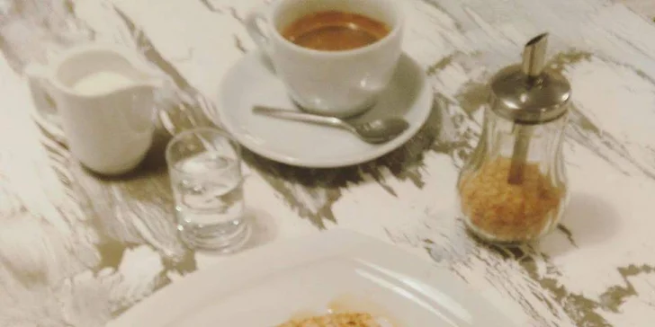 Cokoliv ze snídaňového menu + espresso nebo čaj dle výběru