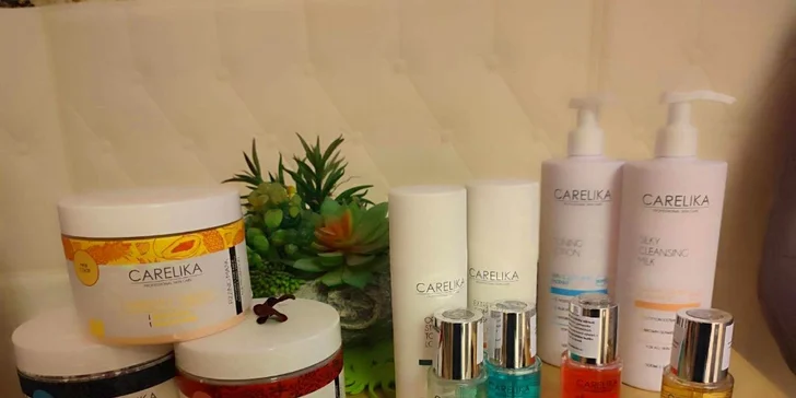 Těšte se vždy na povrchové čištění pleti, peeling a masáž. 