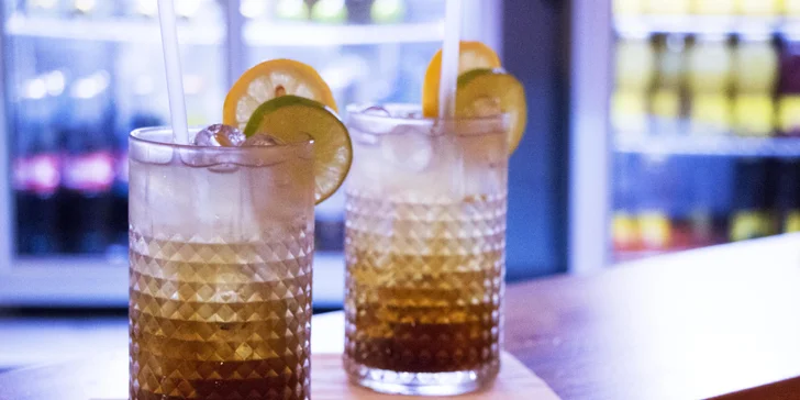 Legendární Long Island Ice Tea pro 2 osoby v originálním baru