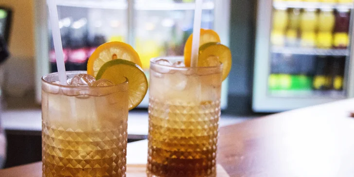 Párty drinky pro partu přátel: 2x Moscow Mule a 2x Tom Collins