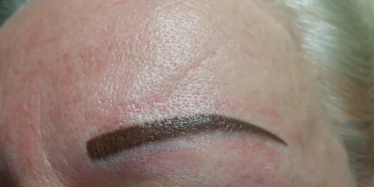 Permanentní make-up obočí pomocí mikropigmentace