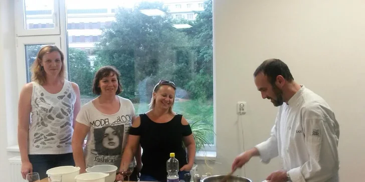 2 hodiny kurzu vaření s konverzací v angličtině, výběr z různých kuchyní