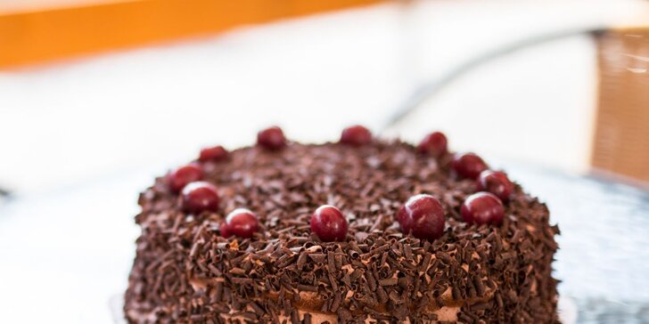 Kouzlo pravé mléčné šlehačky: výběr slavnostních dortů z rodinné cukrárny