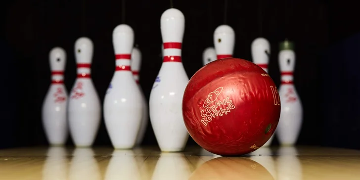 Sejměte všechny kuželky: hodina bowlingu pro partu