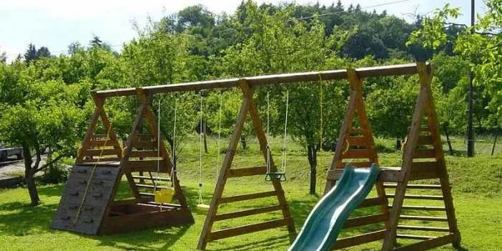 Víkend na koňské farmě s plnou penzí a 1 - 3 hodinami jízdy pro oba