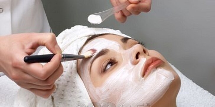 Kompletní kosmetické ošetření pleti s masáží obličeje, krku a dekoltu
