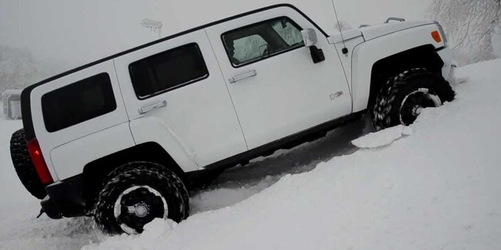 Za volantem Hummeru H3 – zimní adrenalinová jízda bahnem a sněhem